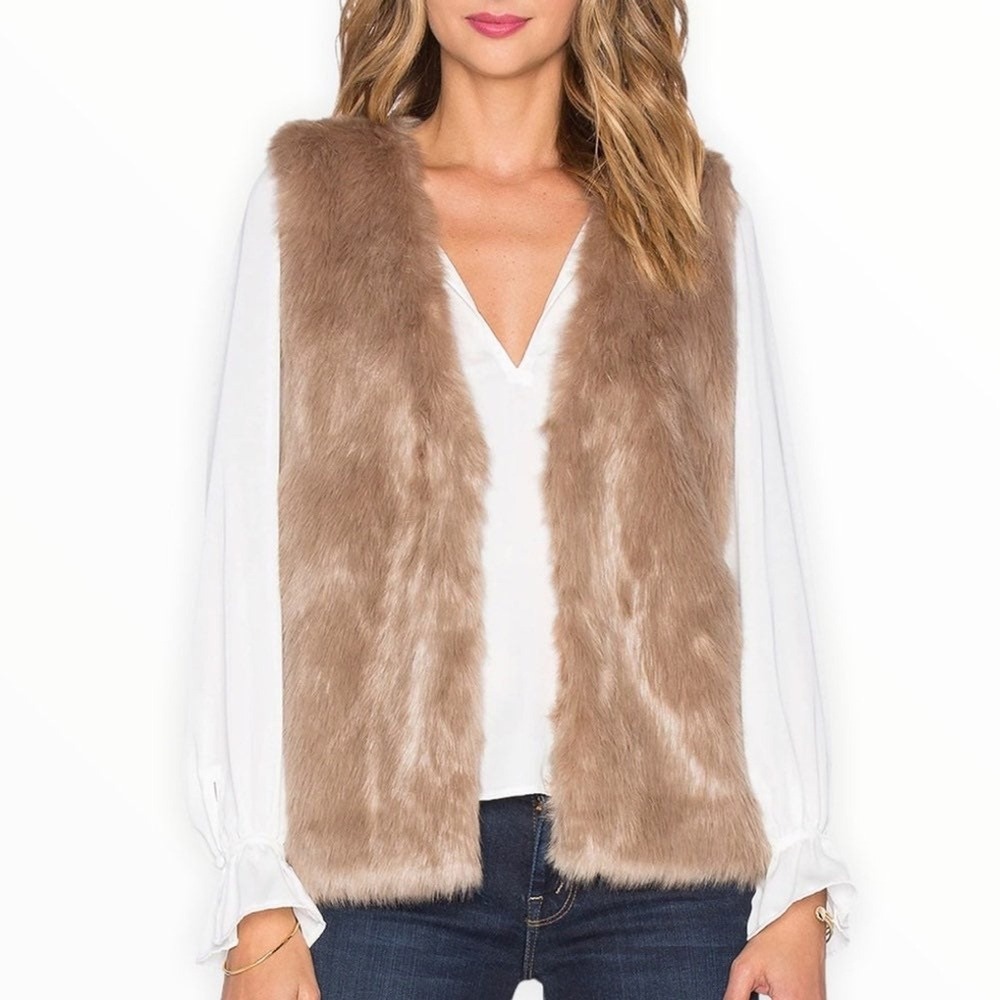 Joie Faux Fur Vest Womens M Tan Beige Quiet Luxury Boho‎ Old Money Urban Chic